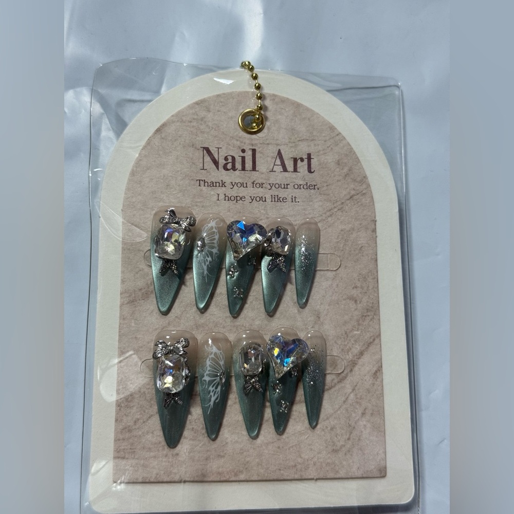 Elegant Green and Silver Jewelry Set with Shimmering Finish